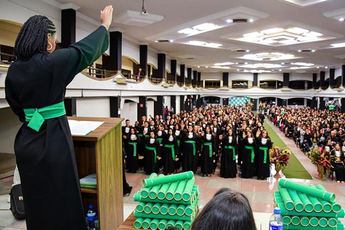 Formandos Dos Cursos T Cnicos Colam Grau Unoeste