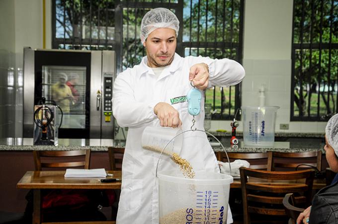 Produção de cerveja artesanal é foco de curso livre