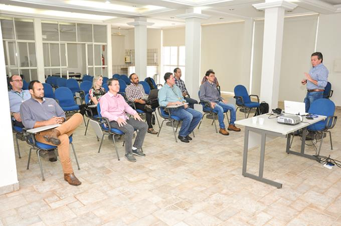 Apresentação da Premix e de pesquisas no Centro de Treinamento “Fabio Arruda Guidolin”