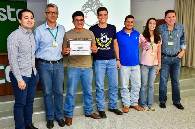 Grupo JSMF venceu o 2º Prêmio de Inovação para Agricultura Sustentável, entregue após a palestra nessa segunda (18)