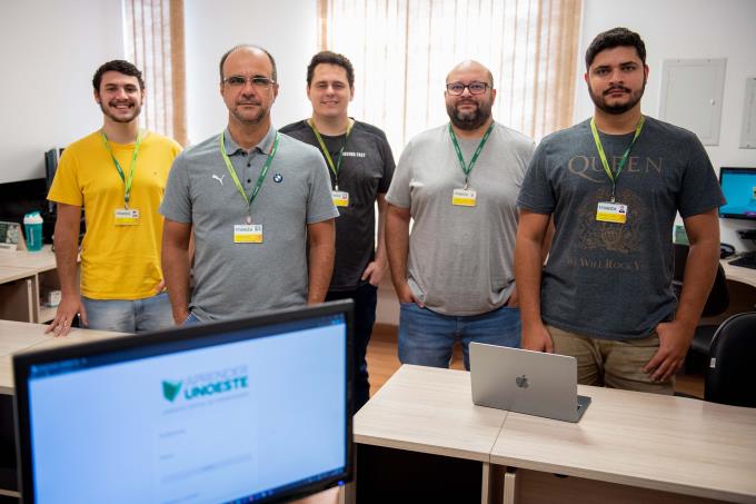 Equipe da Coordenadoria de Sistemas WEB da Unoeste que trabalhou no projeto que disponibilizou o ChatGPT no Aprender Unoeste