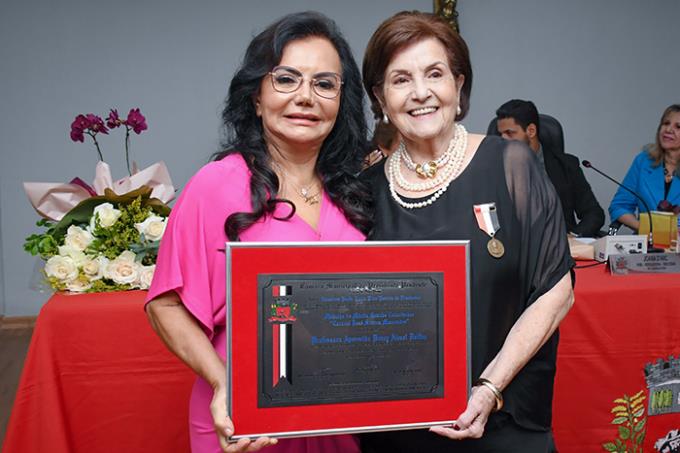 Coordenadora pedagógica da Unoeste recebe homenagem oficial 