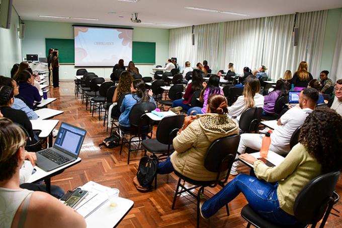 Alunos da Enfermagem realizam trabalhos de combate à dengue