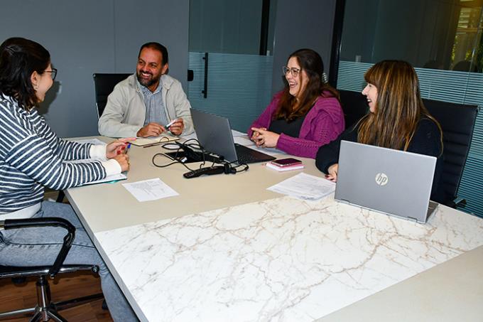 Primeira reunião da nova diretoria: Stephanie, Marcelo, Maira e Camélia