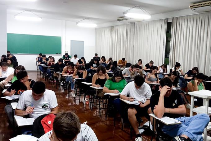 Unoeste amplia teste de progresso em cursos da saúde