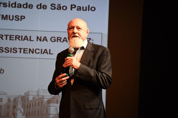 Dr. Marcelo Zugaib conduziu a palestra de abertura do Comepp