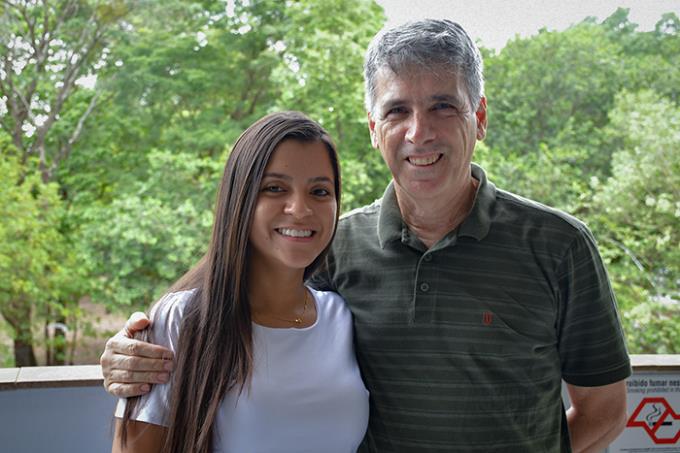 Joyce Silva com o seu orientador Dr. Vamilton Alvares Santarém