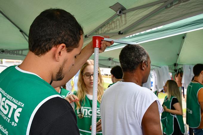 Mediação de altura para avaliação do índice de massa corporal 