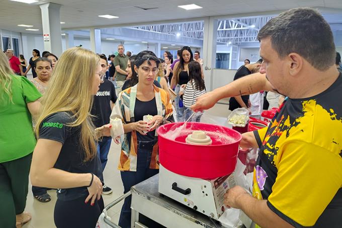 Calouros e veteranos foram recepcionados na volta às aulas