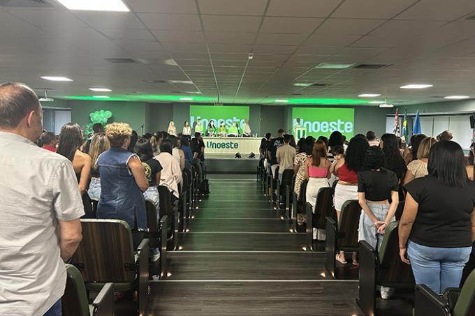 Unoeste Guarujá recebe alunos com programação de acolhimento