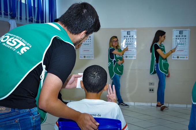 Avaliação visual escolar atenderá 820 alunos neste semestre