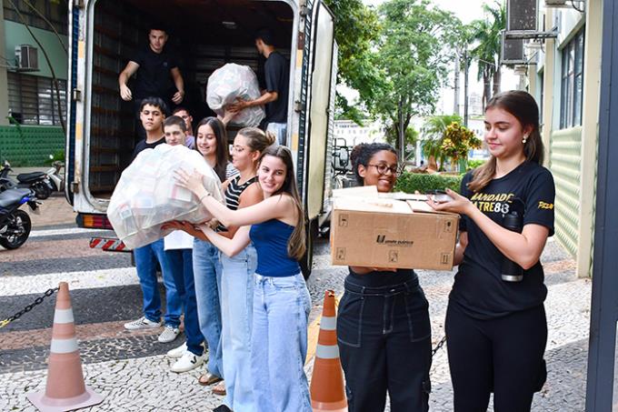 Trote do Bem arrecada medicamentos para Farmácia Comunitária