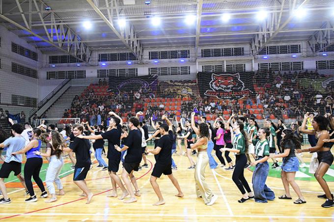 Gincana dos Calouros promove integração entre novos alunos 